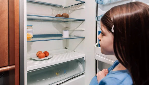 girl-looking-at-empty-fridge